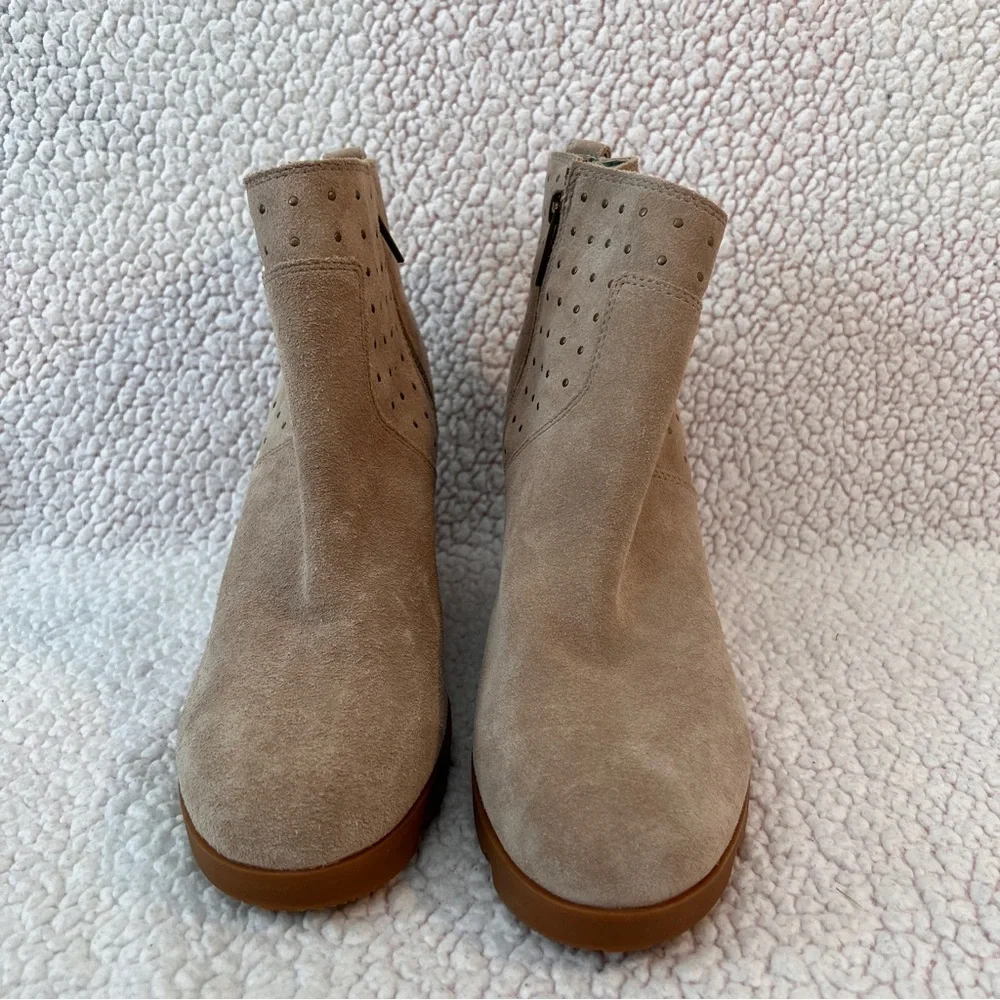 Sorel Joan Uptown Bootie Stud Sandy Tan Wedge Bootie US 9 Waterproof Suede - Picture 2 of 7